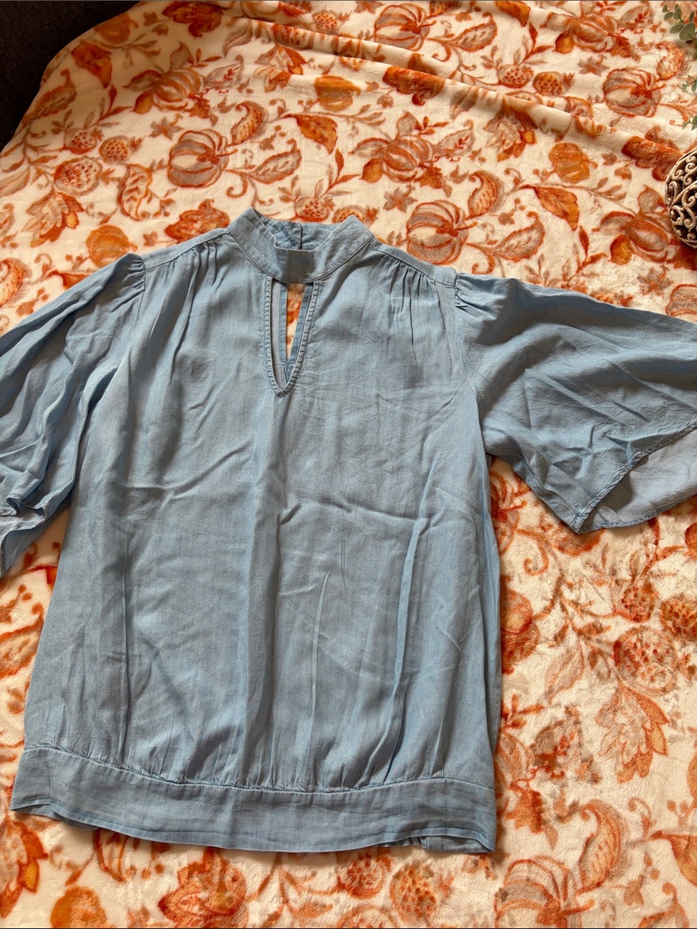 New York & Company Light Blue Short Sleeve Keyhole Blouse